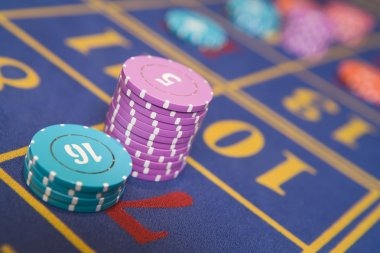 Multi-game dashboard showing football, casino and slots categories